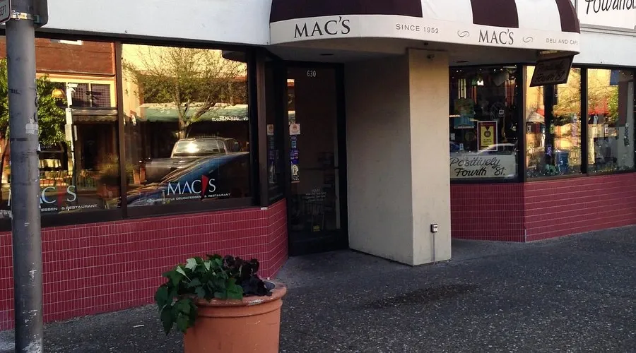 Mac's Deli on 4th